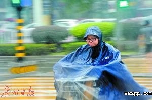 受臺(tái)風(fēng)“瑪娃”環(huán)流影響東莞多地暴雨如注